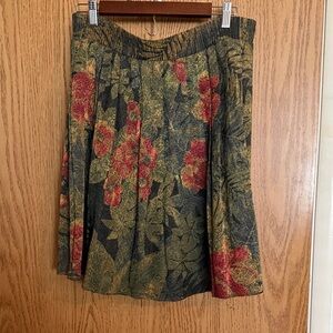 VTG InGroupLTD Pleated Tapestry Floral Patterned Skirt - Black and Red Size 10